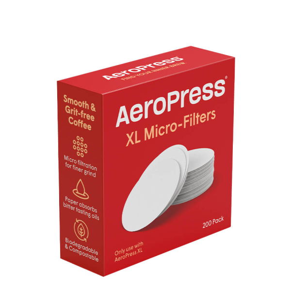 Filtres micro-papier AeroPress XL, 200 unités, emballage rouge avec filtres blancs présentés.


