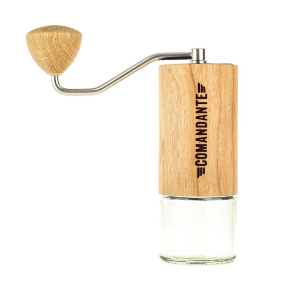 Comandante C40 MK4 Nitro Blade American Cherry avec corps en bois de cerisier et récipient en verre.