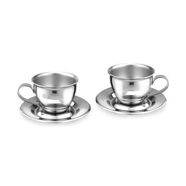 Zwei Motta Espressotassen mit Untertassen aus hochglänzendem Edelstahl, präsentiert im Set, ideal für ein modernes Kaffeeservice.