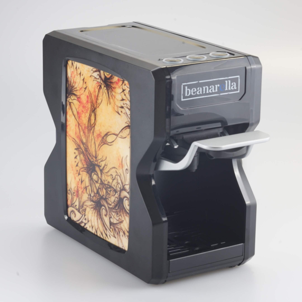 Schwarze beanarella Nori Kaffeemaschine, versehen mit einem kunstvollen sepiafarbenen floralen Design – ein klassischer und eleganter Stil