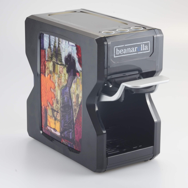 Schwarze Nori Kaffeemaschine von beanarella mit abstraktem Weinflaschen-Motiv – elegantes und künstlerisches Design