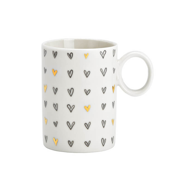 Tasse en porcelaine blanche avec cœurs dorés élégants, 330ml – parfaite pour les amateurs de vaisselle stylée et fonctionnelle.


