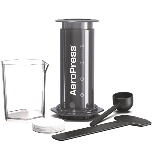 AeroPress Coffee & Espressomaker - XL completamente assemblata su sfondo bianco.