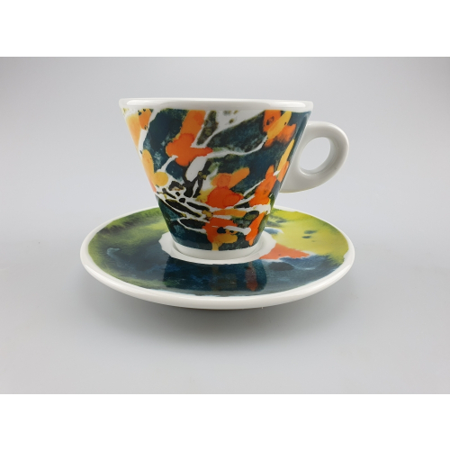 Flora Kaffeetasse mit einem dynamischen und bunten Blumenmuster auf einer farblich abgestimmten Untertasse, die Fröhlichkeit und Natur widerspiegelt.