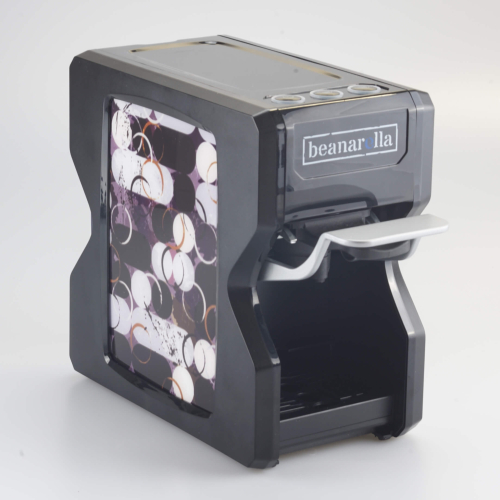 Schwarze beanarella Nori Kaffeemaschine, verschönert mit einem lebhaften Farbspritzer-Design – elegant und trendig