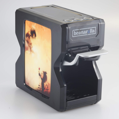 Schwarze beanarella Nori Kaffeemaschine mit einem sepia-tonigen, märchenhaften Design – perfekt für die magischen Momente des Lebens