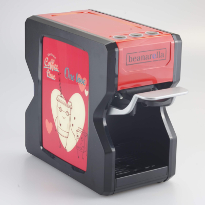 Schwarze beanarella Nori Kaffeemaschine mit romantischen Herz-Motiven und liebevoller Botschaft – ideal für Kaffeeliebhaber