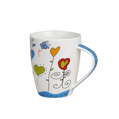 Gobelet en porcelaine avec un design de cœurs colorés et floraux, 300ml – ajoute une touche créative à vos matins.