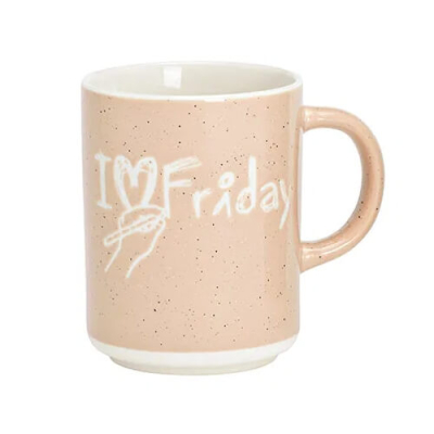 Porzellantasse I Love Friday mit Handmotiv - 360ml - Design 1, dunkles Design mit weißer Aufschrift "I ♥ Friday" und gezeichnetem Handmotiv.