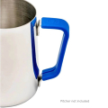Rhino Blue Silikon Griffüberzug 12oz in Blau auf Edelstahl-Milchkännchen