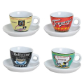 Ensemble de quatre tasses à espresso Vintage Coffee avec sous-tasses en porcelaine, 5 cm, dans divers designs rétro qui allient charme nostalgique et plaisir du café élégant.

