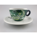 Selva Antica Kaffeetasse in Grün mit traditionellen Mustern, Made in Italy, präsentiert auf einer passenden weissen Untertasse