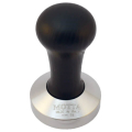 Motta Barista Kit Trieste – Espresso-Tamper 58 mm mit dunklem Holzgriff und Motta-Gravur auf der Edelstahlbasis
