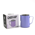 Rhino Milchkännchen Lavender 450ml Seitenansicht mit ergonomischem Griff