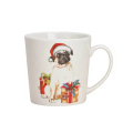 Grande Tasse de Noël – Carlin & Magie des Cadeaux 480ml. Grande tasse en porcelaine avec un adorable motif de carlin portant un bonnet de Noël et assis à côté de cadeaux colorés. Idéale pour la saison des fêtes.
