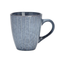 Tasse en grès à rayures bleues, 380ml - idéale pour les amateurs de style et comme point fort décoratif dans toute cuisine.

