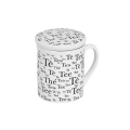 Mug à thé en porcelaine avec motif d'écritures 'Tea' en noir et blanc, incluant un infuseur et un couvercle – parfait pour les amateurs de thé.