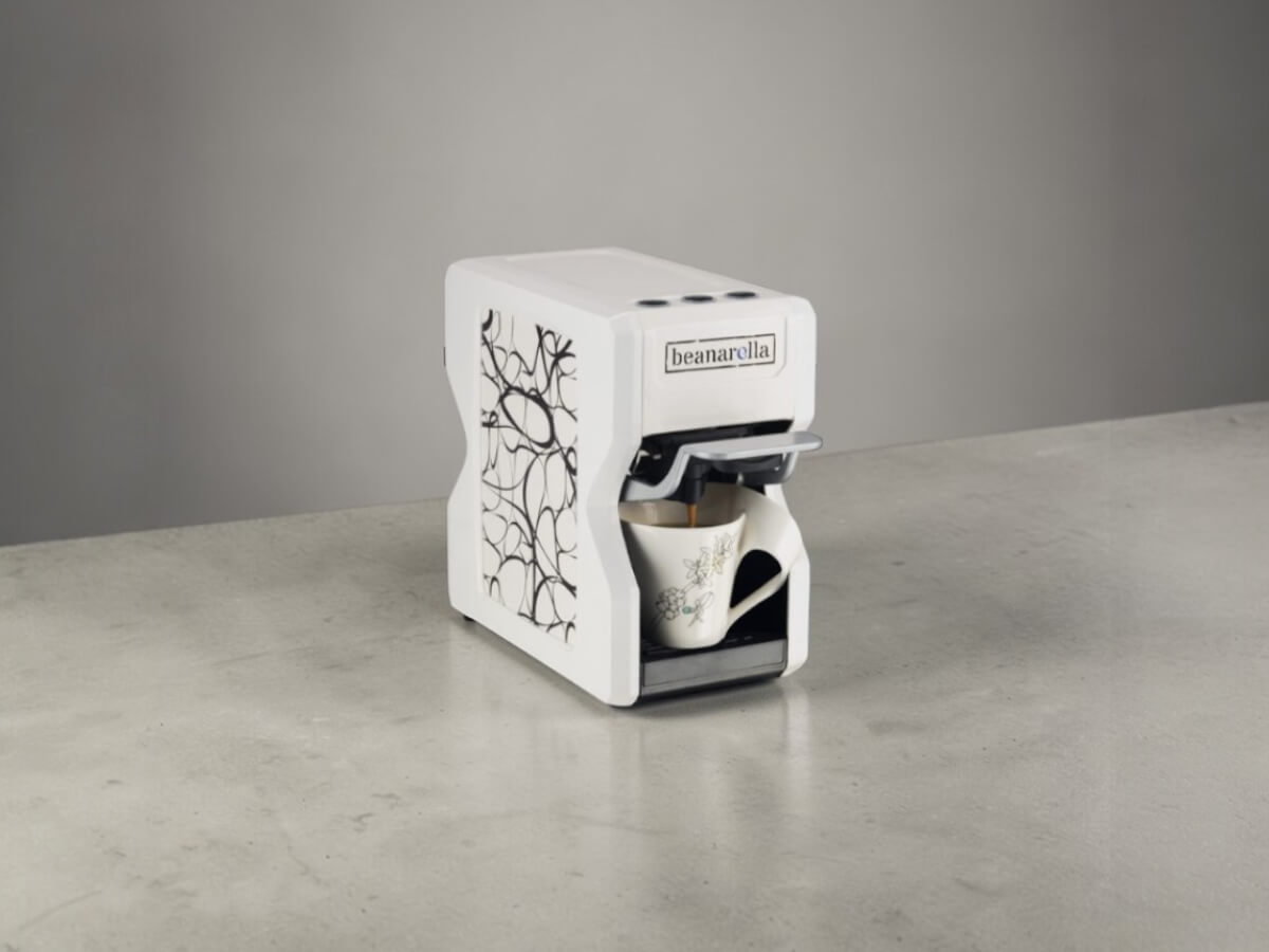 Customizable white beanarella Nori coffee machine with an abstract line design while brewing coffee
